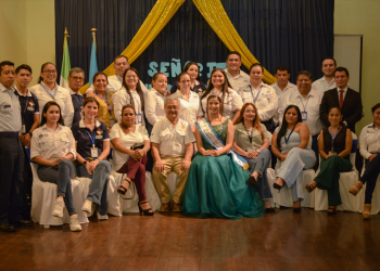 Coronan a Andrea Alejos como Señorita Independencia 2025-2026 en Retalhuleu. / Foto: Gobernación Departamental de Retalhuleu.