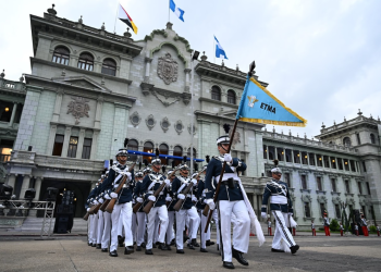 Actos protocolarios y celebraciones en la Plaza de la Constitución por el aniversario de independencia del país. / Foto: Álvaro Interiano, Analí Camey, Byron de la Cruz y Gilber García.