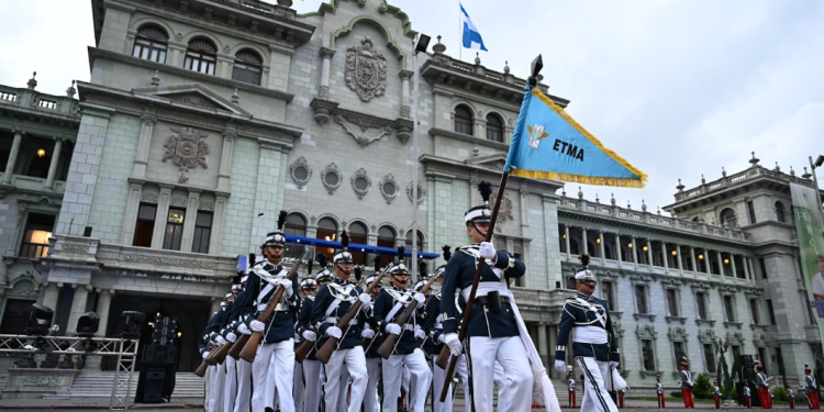 Actos protocolarios y celebraciones en la Plaza de la Constitución por el aniversario de independencia del país. / Foto: Álvaro Interiano, Analí Camey, Byron de la Cruz y Gilber García.