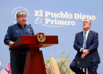 El Ministro de Gobernación, Francisco Jiménez, confirmó que en los próximos meses se llevará a cabo la graduación de elementos de la PNC. / Foto: SCSP