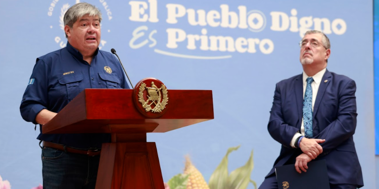 El Ministro de Gobernación, Francisco Jiménez, confirmó que en los próximos meses se llevará a cabo la graduación de elementos de la PNC. / Foto: SCSP