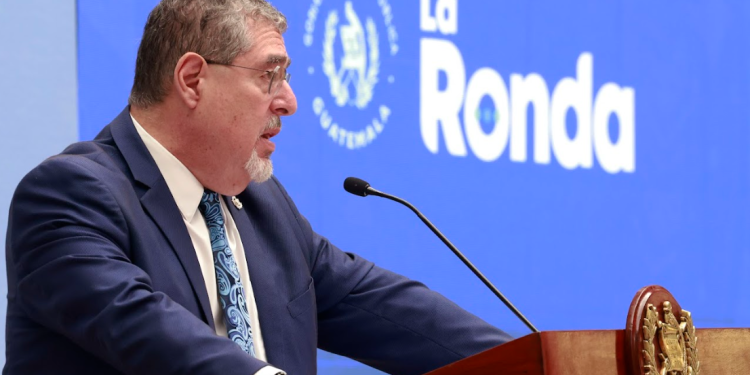 Presidente celebra el triunfo de atletas destacados./Foto: SCSP.