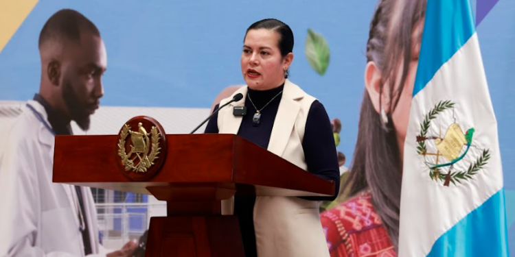 Ministra de Agricultura, María Fernanda Rivera, apuntó a las características del fondo del Crédito Tob'anik. / Foto: SCSP.