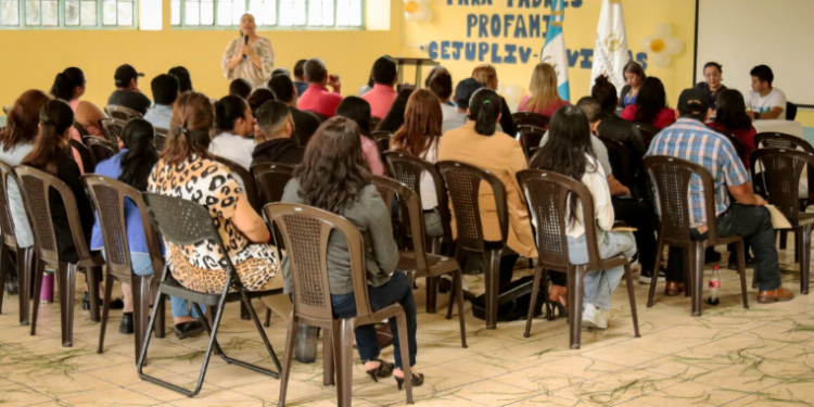 La SBS fortalece vínculos familiares a través de la Escuela para Padres