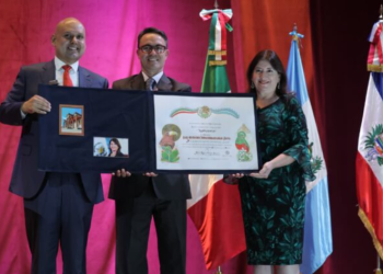 Consulado mexicano reconoce a ministra Grazioso con el premio Águila y Quetzal. / Foto: MCD.