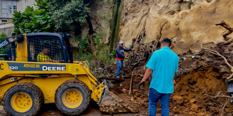 Caminos atienden emergencias por lluvias en carretera./Foto: DGC.