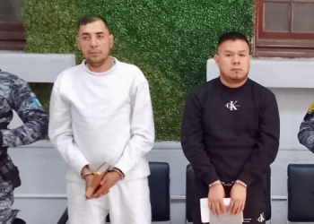 Dos hombres extraditados desde Guatemala hacia Estados Unidos este jueves. / Foto: Mingob.