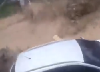 Complicaciones vividas este miércoles en la ruta a Muxbal por el colapso de infraestructura durante la lluvia. / Foto: @viniciogutierr3.