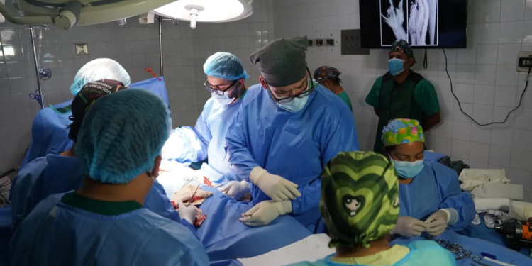 Hospital Pedro de Bethancourt realizó simposio en ortopedia y traumatología con enfoque en ortopedia reconstructiva. (Foto: MSPAS)