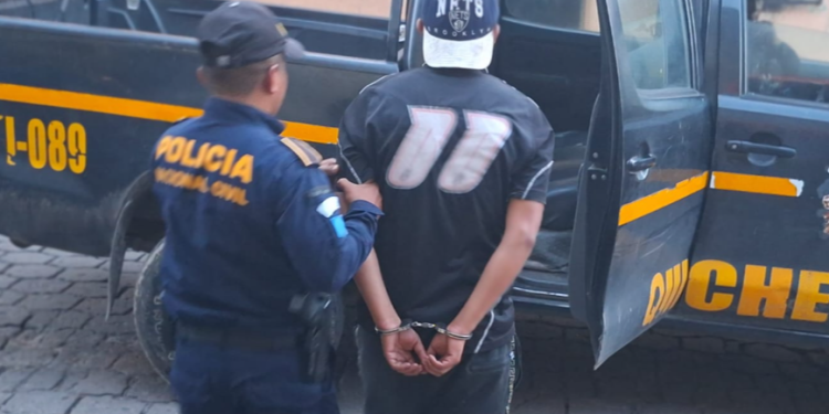 Capturan a supuesto agresor de sus hijos y a su esposa en Santa Cruz del Quiché. (Foto: PNC)