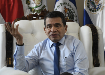 Ministro Díaz brinda entrevista al Diario de Centro América./Foto: DCA.