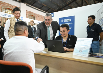 El presidente Bernardo Arévalo supervisó las acciones que se realizan en el CAR. (Foto: Byron de la Cruz)