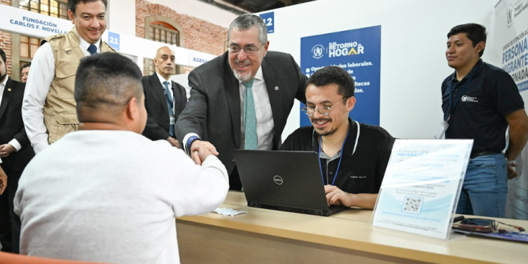 El presidente Bernardo Arévalo supervisó las acciones que se realizan en el CAR. (Foto: Byron de la Cruz)