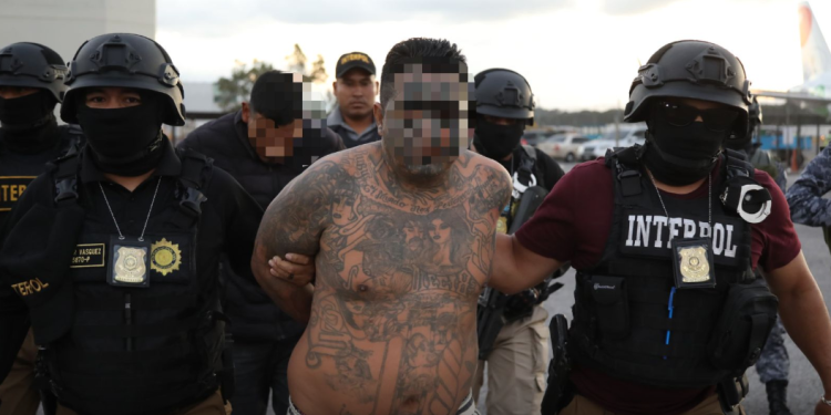 Rudy N, de 44 años, apodado “Smoking”, es presunto líder de una clica de la pandilla del Barrio 18. / Foto: Mingob