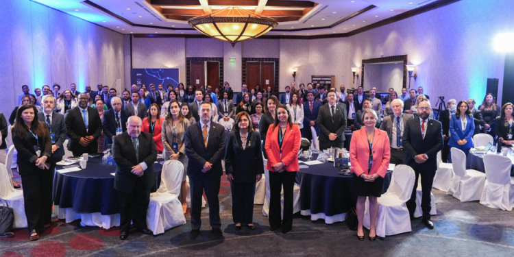 Presidenta en funciones participó en diálogo regional de política que abordó temas de migración, datos e inclusión. (Foto: Vicepresidencia de la República)