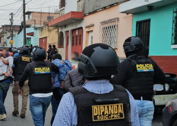 Durante la operación se reportó la captura de 14 personas en flagrancia, tres menores de edad fueron conducidos. / Foto: PNC