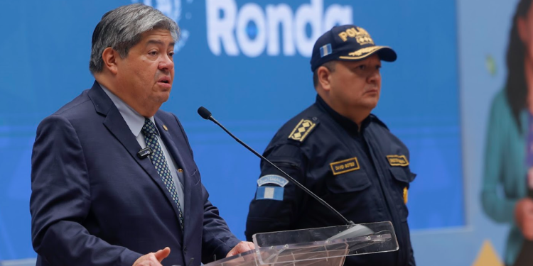 El ministro de Gobernación, Francisco Jiménez, informó esta mañana en el espacio de comunicación oficial La Ronda. / Foto: Gilber García.