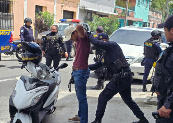 PNC continúa con operativos en el barrio El Gallito./Foto: PNC.