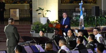 Presidente Arévalo participa en concierto de la la Banda Musical de la Fuerza Marítima de Japón./Foto: Byron de la Cruz.
