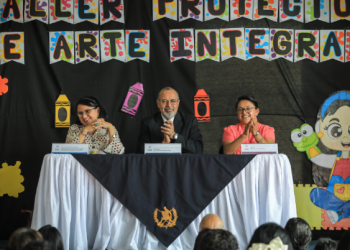 Educadoras de los CAI fortalecen su labor con talleres de arte, música y teatro