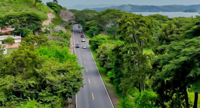 Caminos finaliza trabajos en la CA-1 Oriente, hacia El Salvador./Foto: CIV.