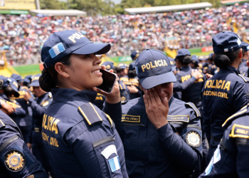 Casi 700 mujeres forman parte de los más de 3 mil nuevos agentes de la PNC. / Foto: Noé Pérez.