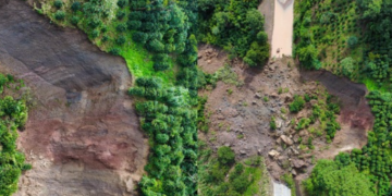 Covial atiende derrumbe con maquinaria pesada./Foto: CIV.