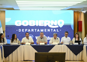 Presidente avanza con el comienzo del proceso para la implementación de Gobiernos Departamentales. / Foto: Byron de la Cruz.