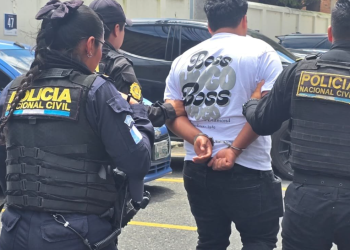 Los detenidos fueron identificados como Kevin Eduardo González Cante, de 23 años, y Cristian Estuardo González Cante, de 21, quienes son hermanos. / Foto: PNC