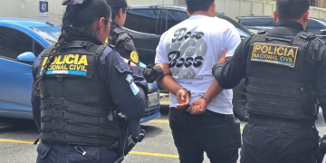 Los detenidos fueron identificados como Kevin Eduardo González Cante, de 23 años, y Cristian Estuardo González Cante, de 21, quienes son hermanos. / Foto: PNC