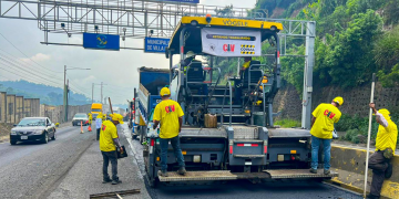 Covial lleva a cabo trabajos de bacheo y rehabilitación vial en la ruta hacia el Pacífico y a El Salvador. / Foto: CIV.