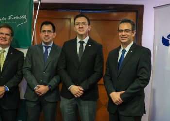 El director del IGM, junto a representantes de entidades que patrocinaron estudio sobre las necesidades de los migrantes retornados.