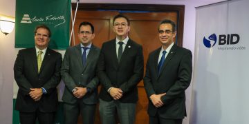 El director del IGM, junto a representantes de entidades que patrocinaron estudio sobre las necesidades de los migrantes retornados.