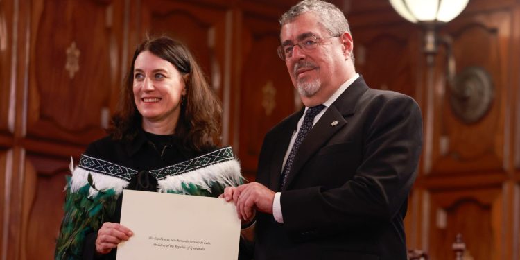 El presidente Bernardo Arévalo, durante la ceremonia de recepción de cartas credenciales de seis embajadores. /Foto: Dieckéns Zamora