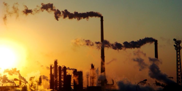 Las emisiones de los 180 mayores productores de combustibles fósiles y de cemento y representan el 60 % del total de emisiones de dióxido de carbono (CO2).