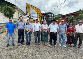 Primera piedra del proyecto de pavimentación en Chicacao, Suchitepéquez