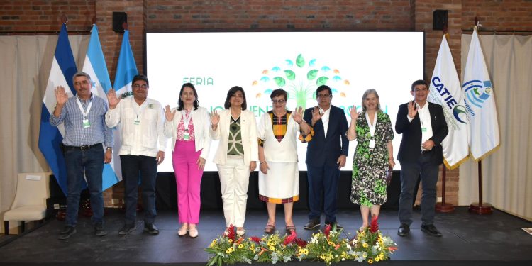 Vicepresidenta participa en reunión del Plan Trifinio en Honduras