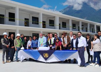 Presidente supervisa construcción de la Escuela Primaria Santa Isabel en San Juan Alotenango