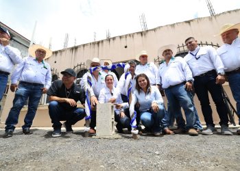 Colocan primera piedra de Laboratorio de Sanidad Animal en Izabal. / Foto: MAGA.