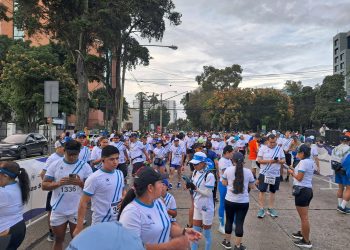 Cientos de guatemaltecos participaron en la Carrerea Independencia 2025