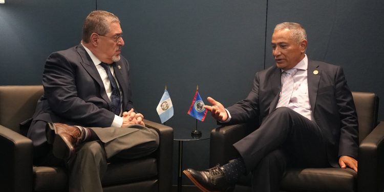 Presidente concluye gira de trabajo en Nueva York con reunión con el Primer ministro de Belice. / Foto: Gobierno de Guatemala.