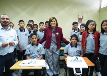 Vicepresidenta Karin Herrera lanza clubes de ciencias en Sololá y Quiché. / Foto: Vicepresidencia de la República.