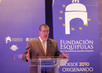 El presidente Bernardo Arévalo destaca la importancia de defender la democracia durante su participación en el Foro de Esquipulas.