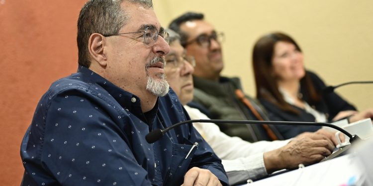 A Tu Tierra: Presidente Bernardo Arévalo sostiene reunión con autoridades de la gobernación de Santa Rosa