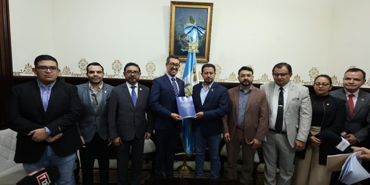 Ejecutivo entrega proyecto de presupuesto 2026 al Congreso de la República