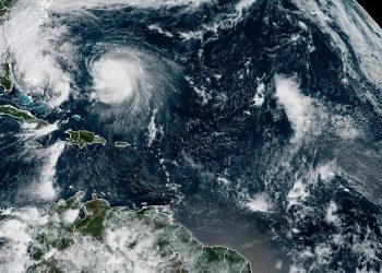 Los efectos más fuertes del huracán Imelda en la costa este de EE. UU. se sentirán en la noche de este martes.