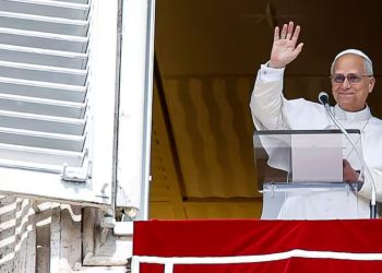 El papa León XIV ora por las víctimas de los tifones que azotaron Asia en los últimos días.