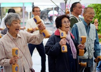 El número de centenarios en Japón ha crecido desde 1963, cuando se empezó a recopilar información sobre ellos.