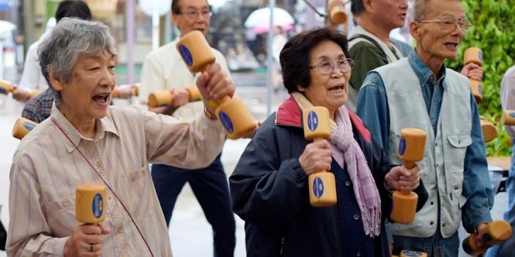 El número de centenarios en Japón ha crecido desde 1963, cuando se empezó a recopilar información sobre ellos.