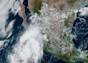 Lorena se fortalece a huracán de categoría 1 en el noreste del Pacífico mexicano.